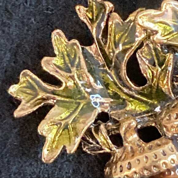Vintage Avon Acorn pin🍁 - Picture 4 of 9